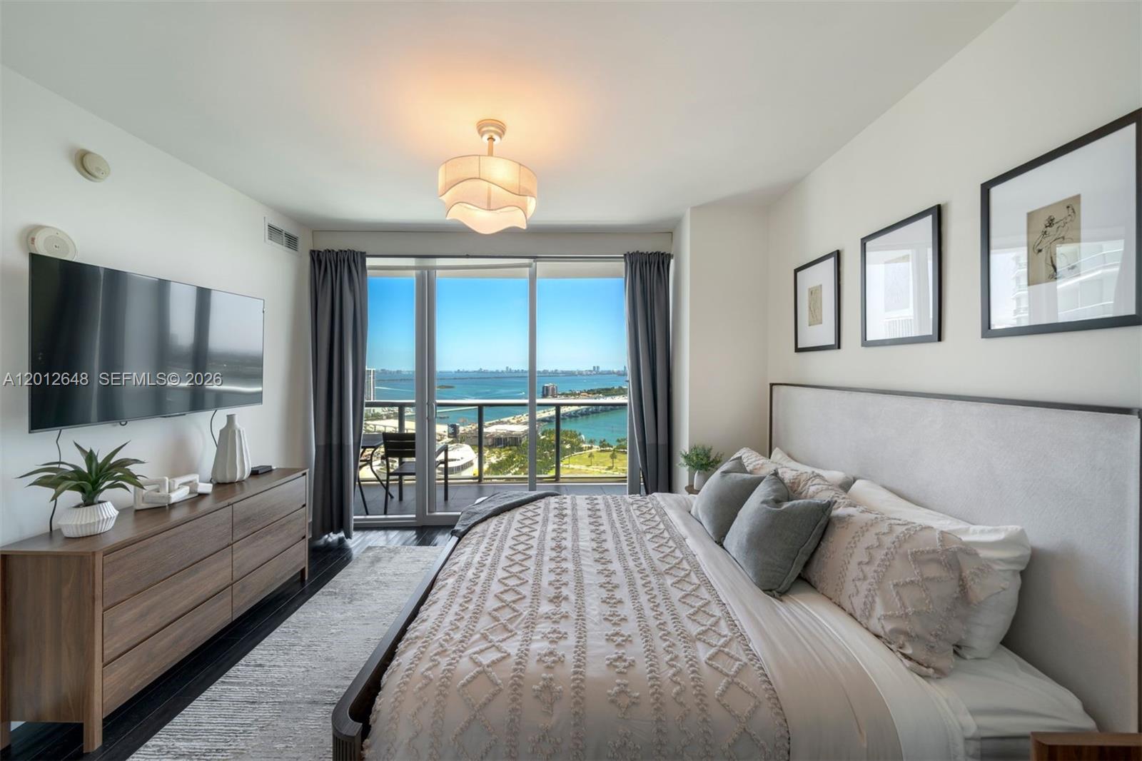 888 Biscayne Blvd #3111, Miami FL 33132