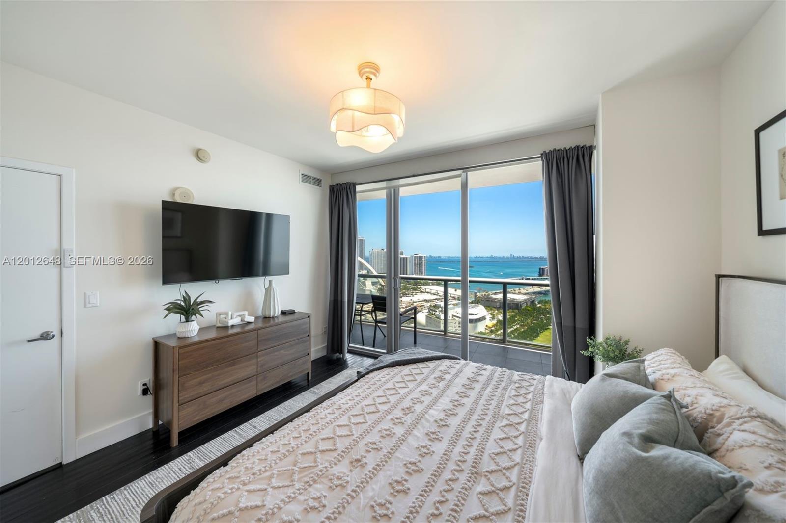 888 Biscayne Blvd #3111, Miami FL 33132
