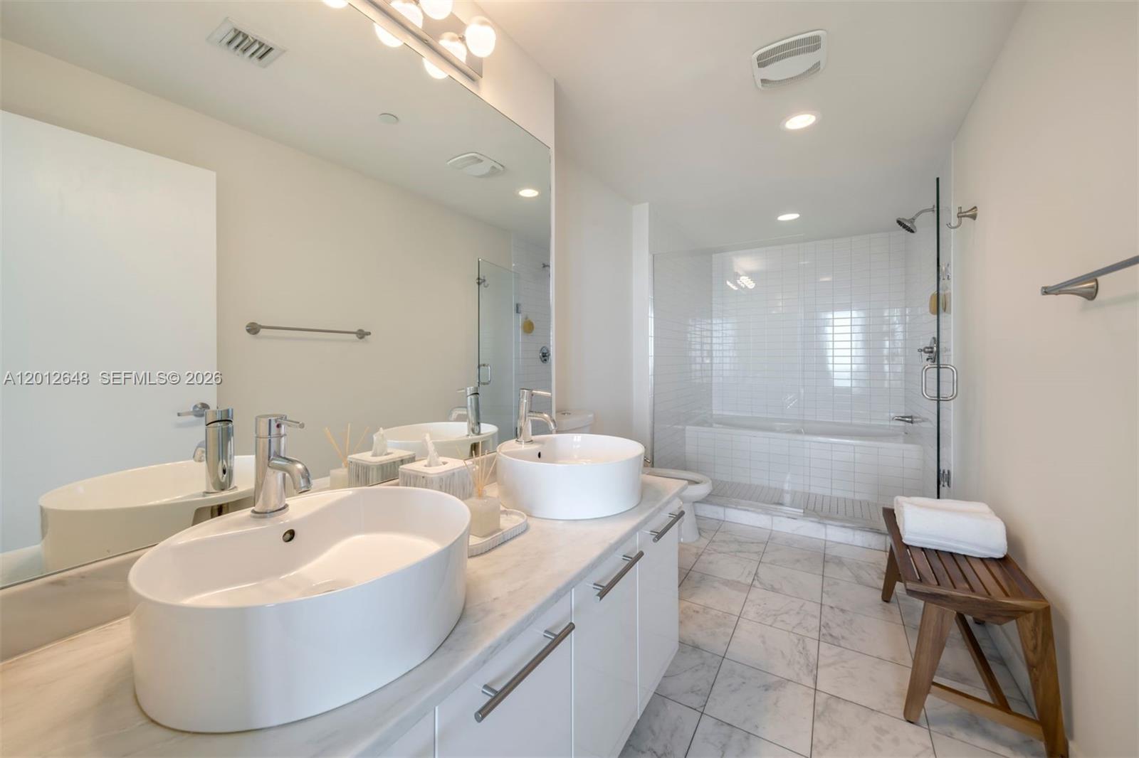 888 Biscayne Blvd #3111, Miami FL 33132