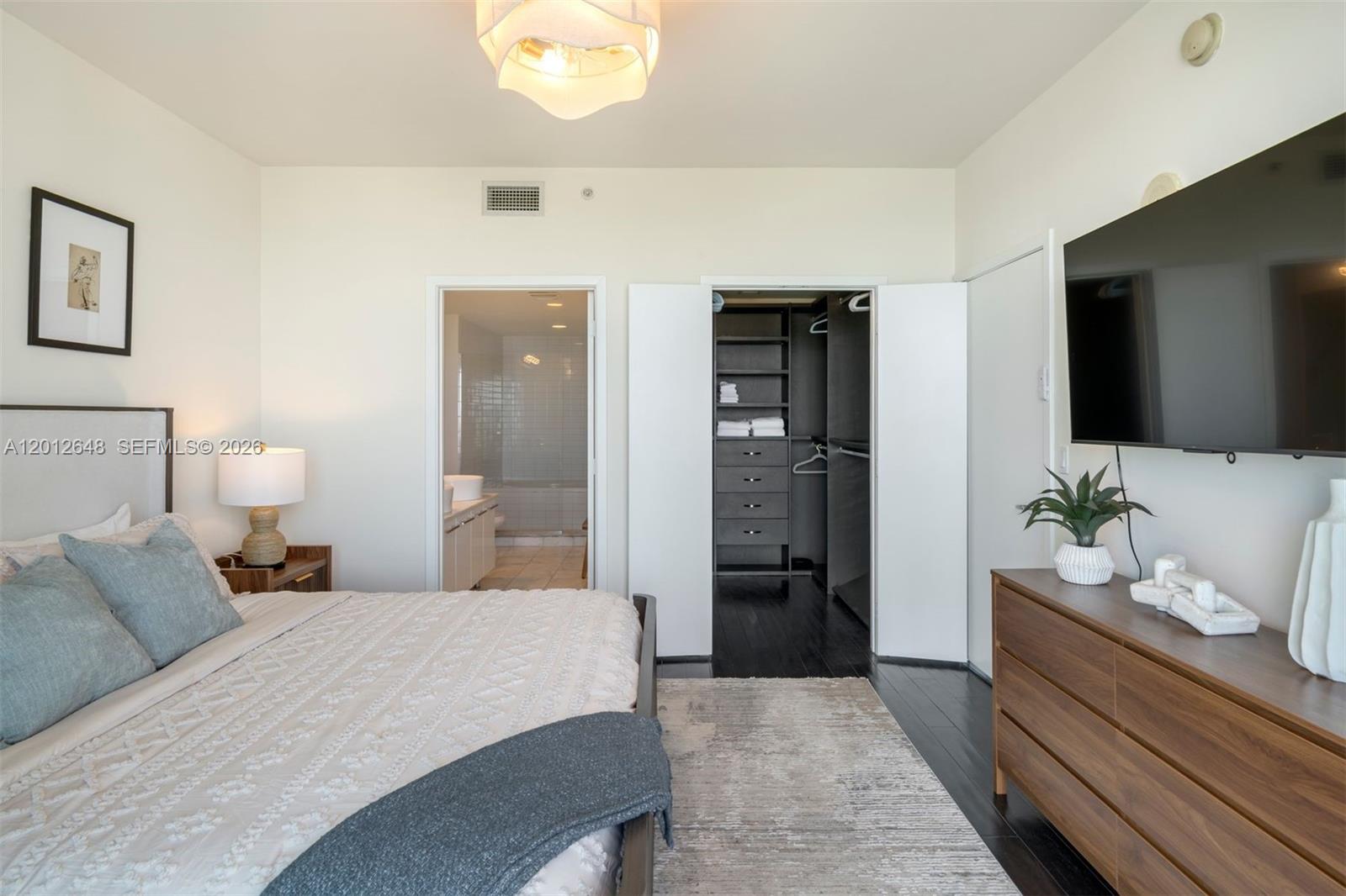 888 Biscayne Blvd #3111, Miami FL 33132