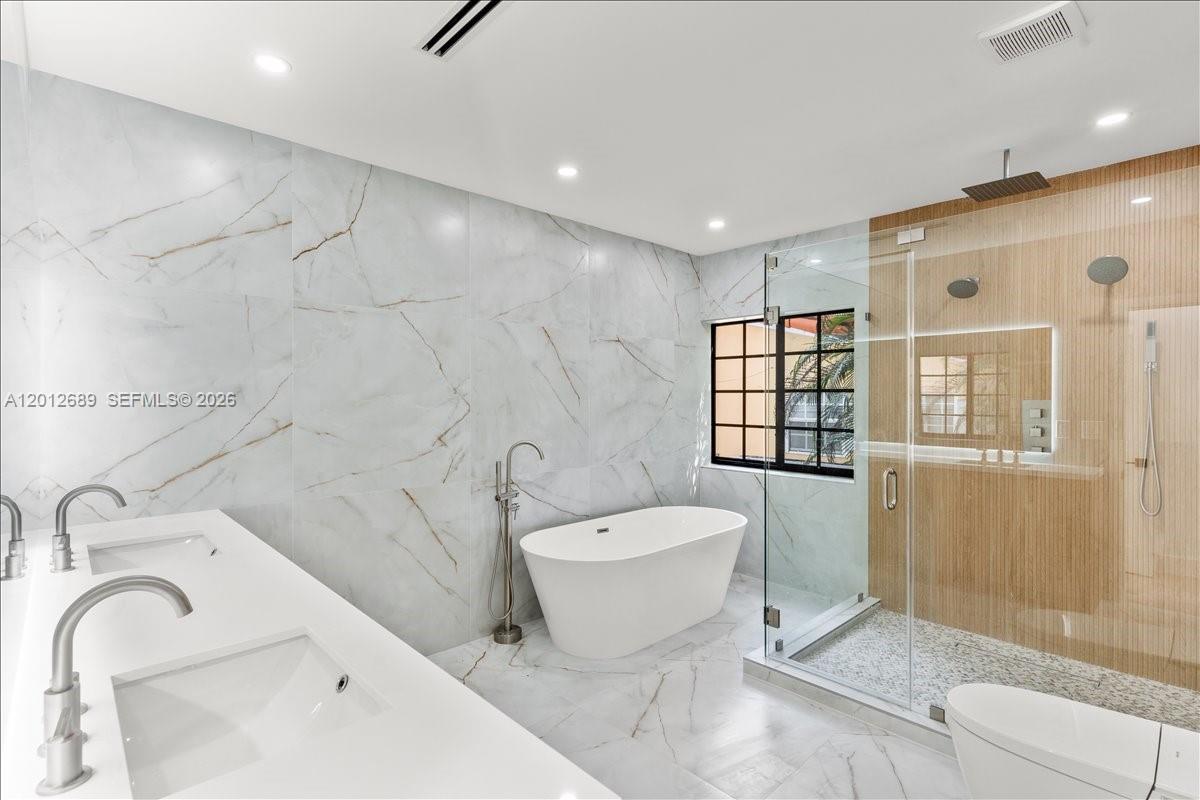1426 Robbia Ave, Coral Gables FL 33146