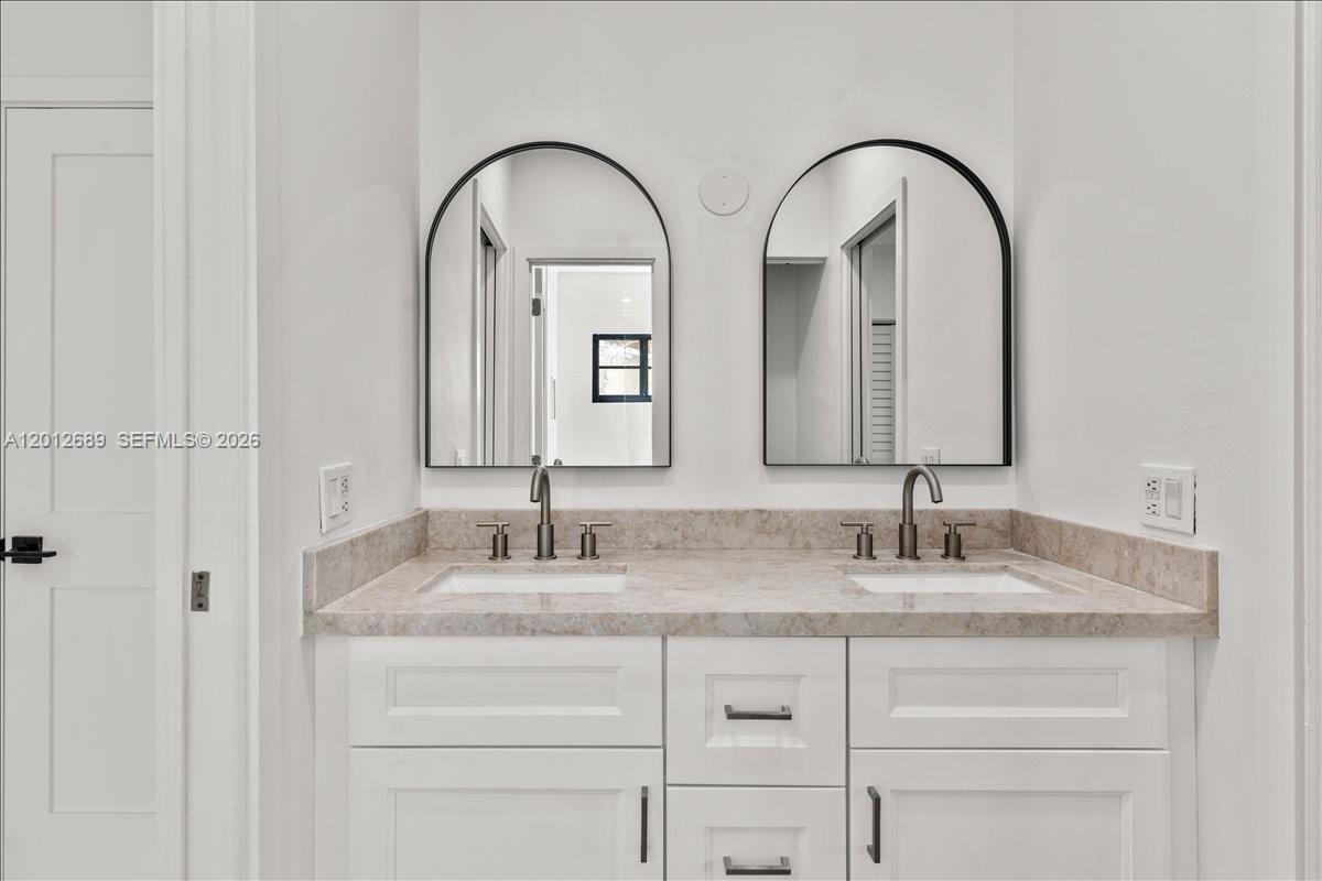1426 Robbia Ave, Coral Gables FL 33146
