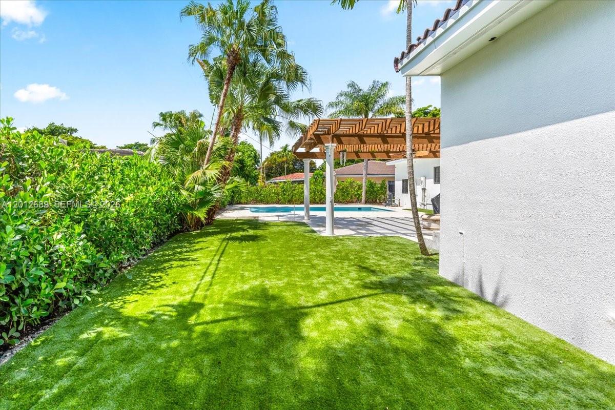 1426 Robbia Ave, Coral Gables FL 33146