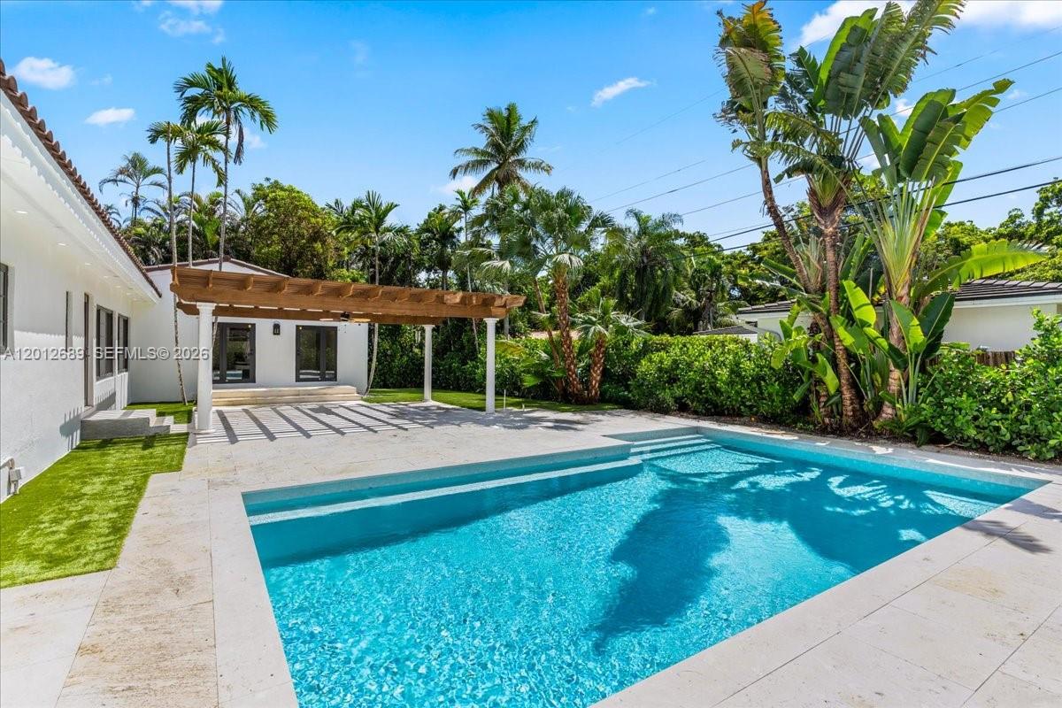 1426 Robbia Ave, Coral Gables FL 33146