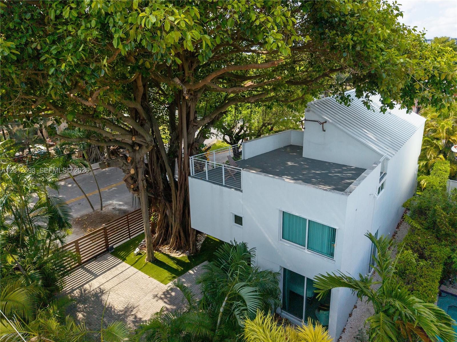 1898 SW 17th St, Miami FL 33145