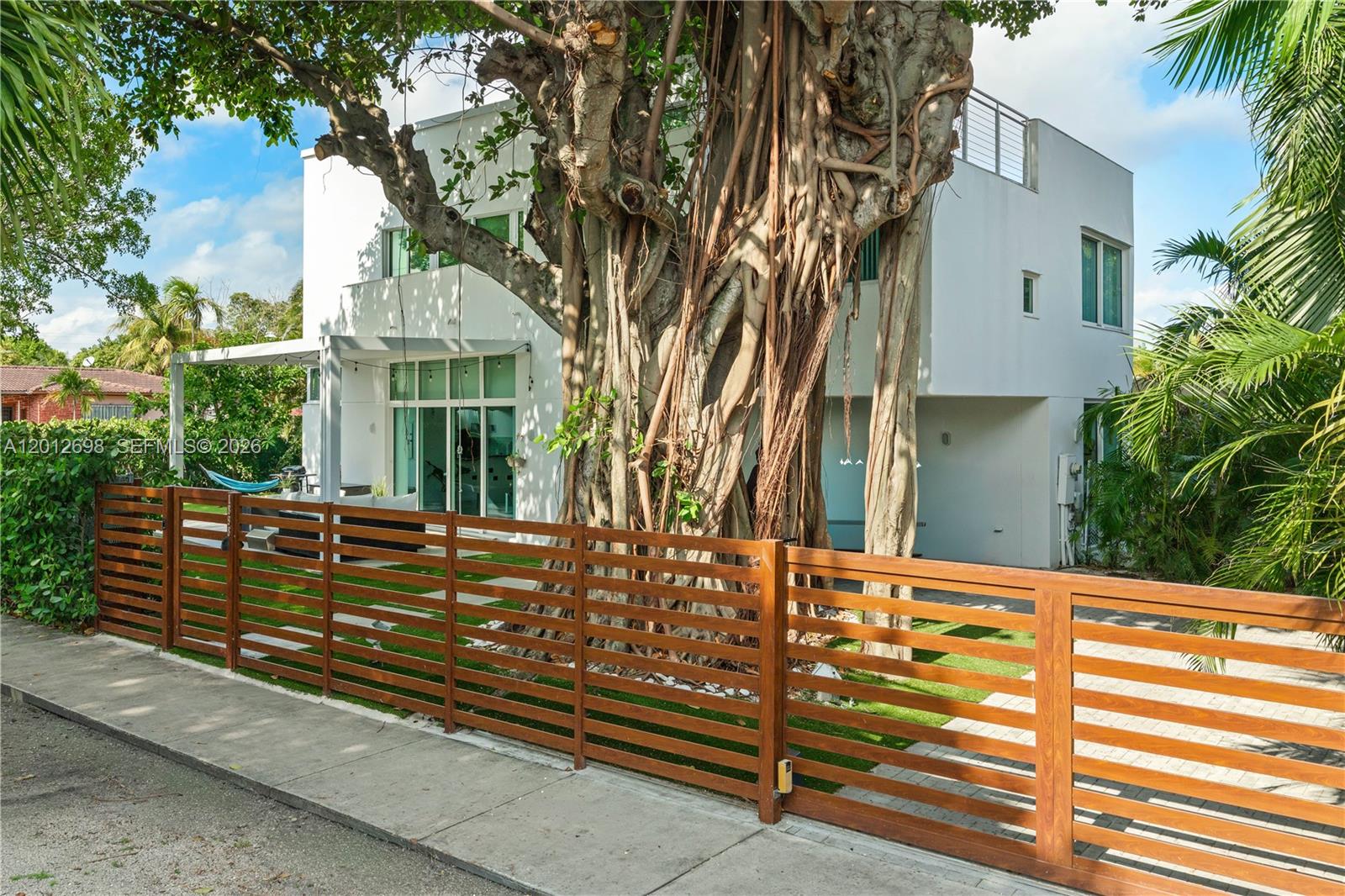 1898 SW 17th St, Miami FL 33145