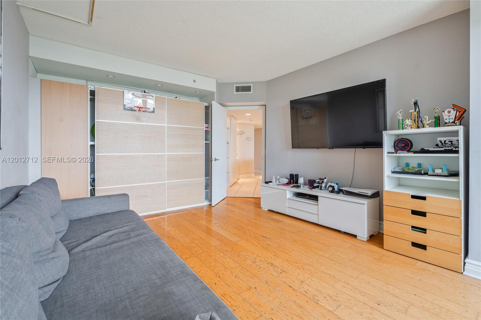 21205 YACHT CLUB DR #805, Aventura FL 33180