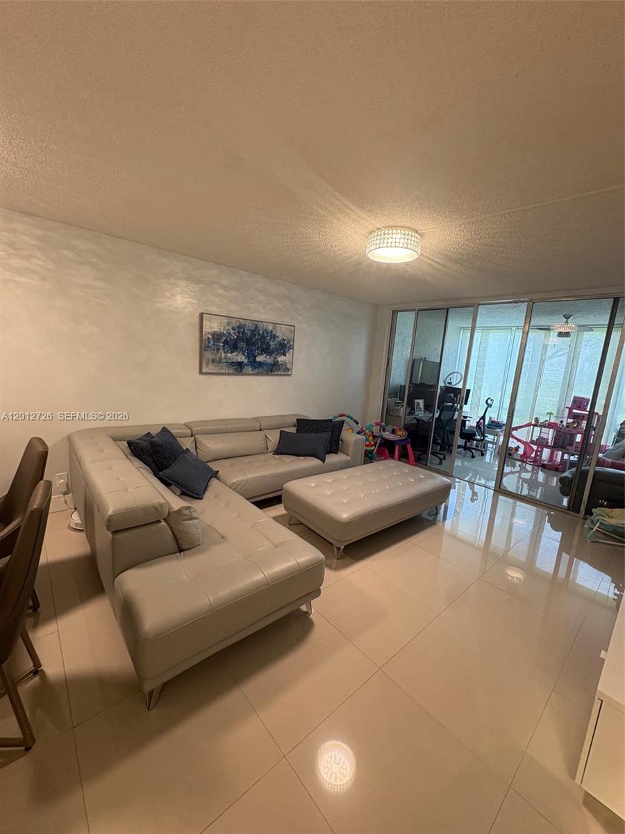 9531 Seagrape Dr #106, Davie FL 33324