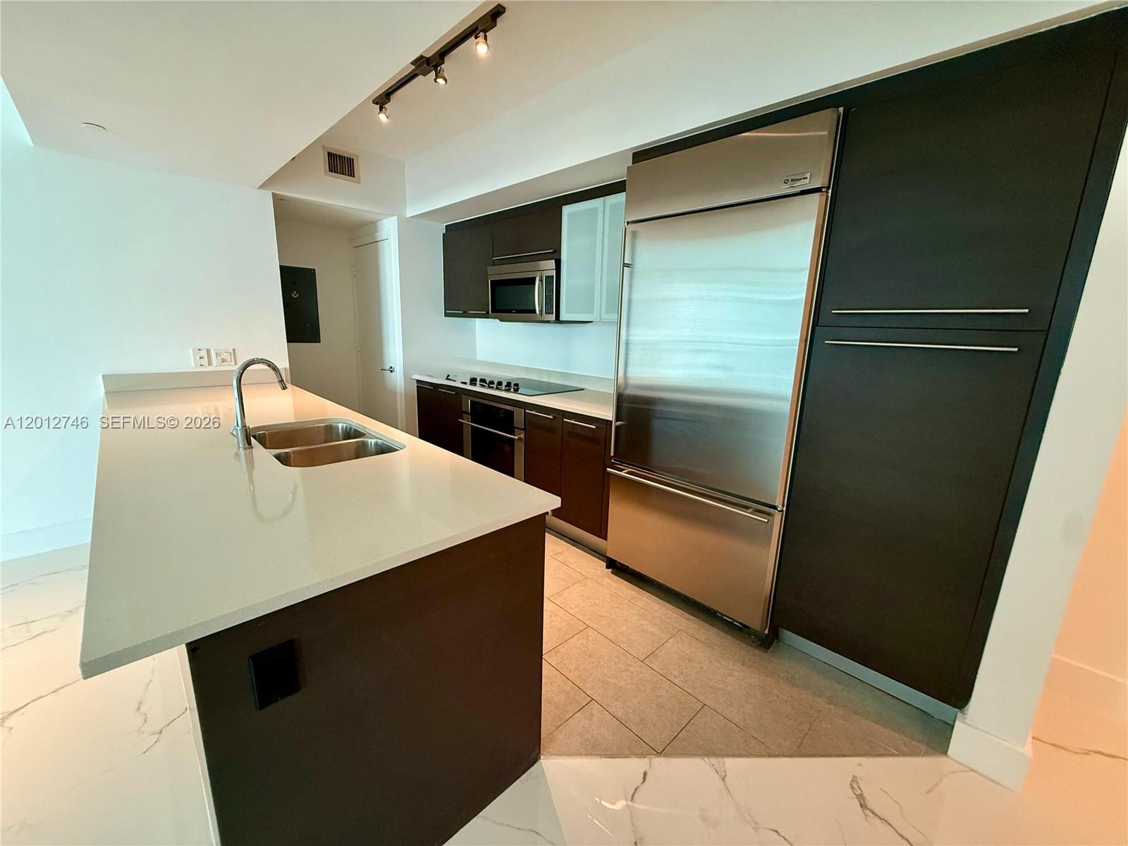 55 SE 6th St #1603, Miami FL 33131