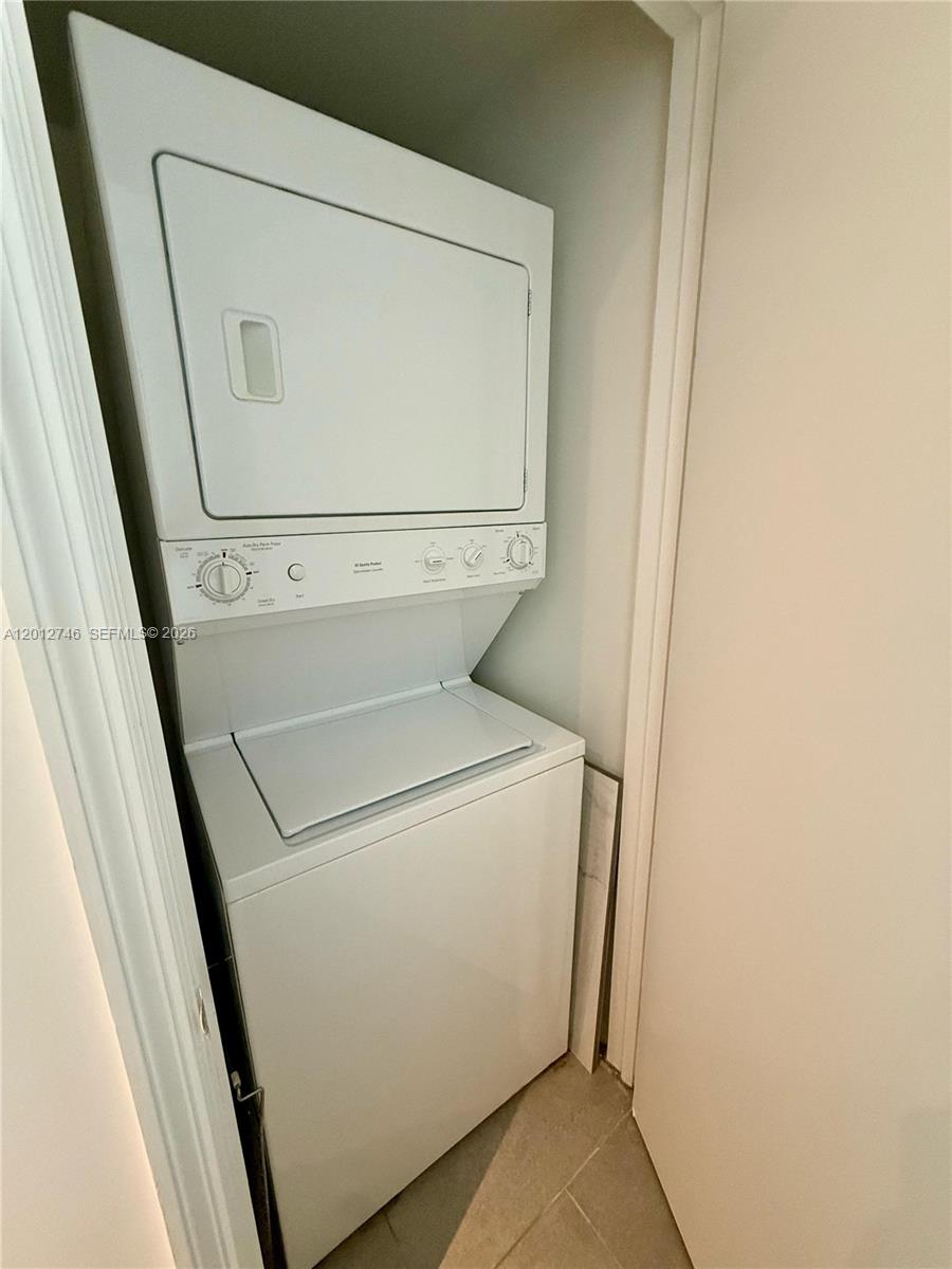 55 SE 6th St #1603, Miami FL 33131