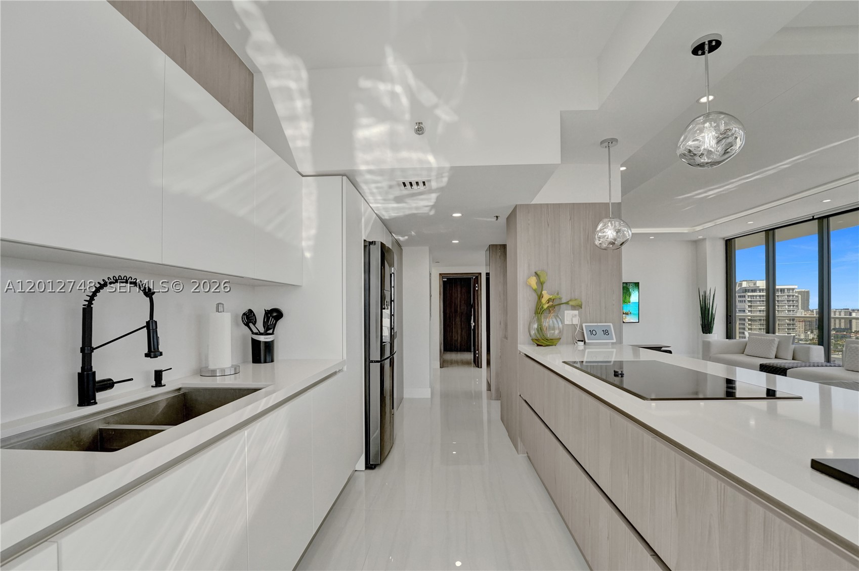 20281 E Country Club Dr #PH14, Aventura FL 33180