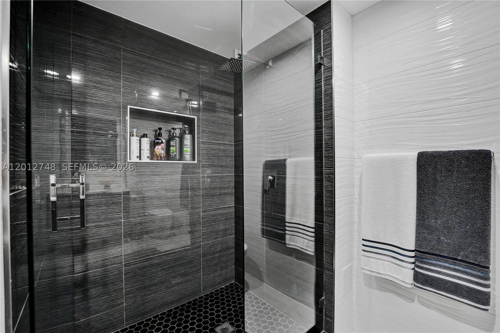 20281 E Country Club Dr #PH14, Aventura FL 33180