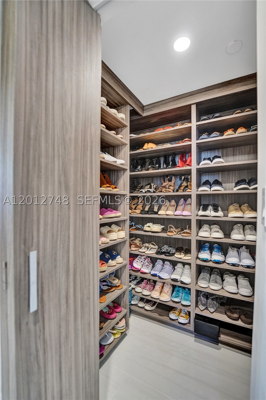 20281 E Country Club Dr #PH14, Aventura FL 33180