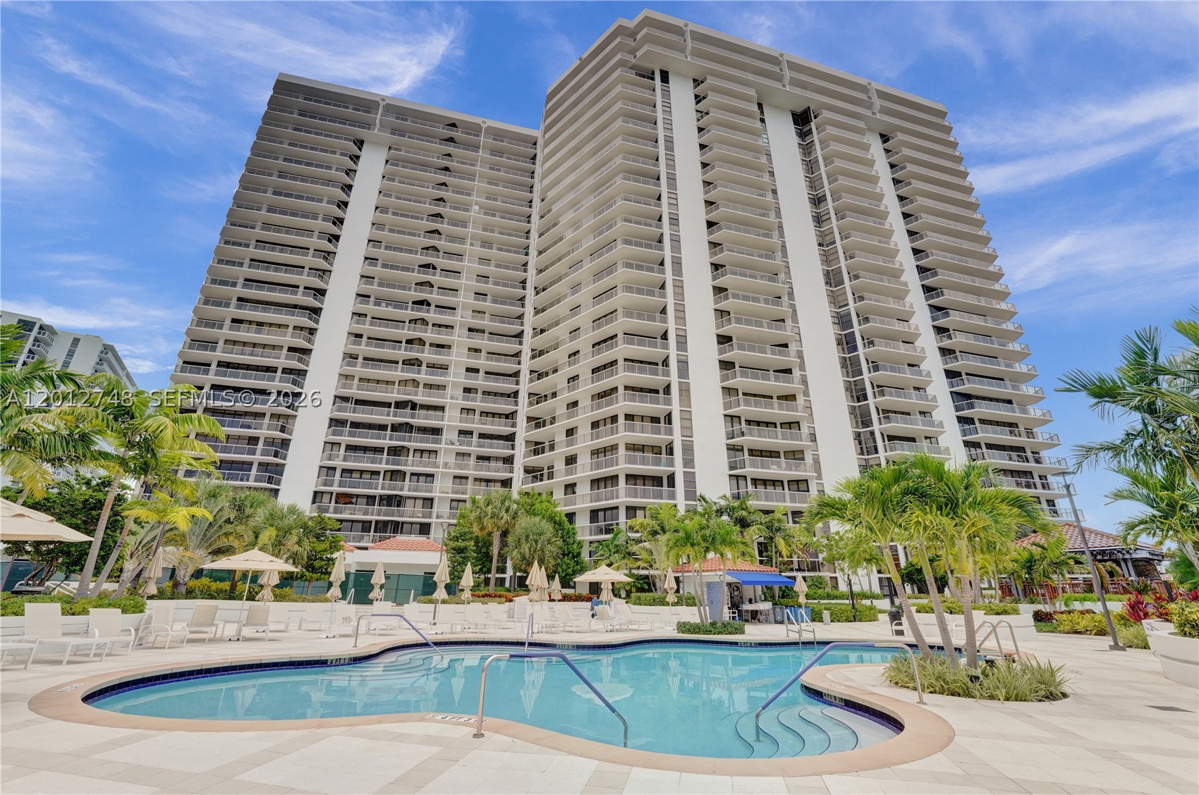 20281 E Country Club Dr #PH14, Aventura FL 33180