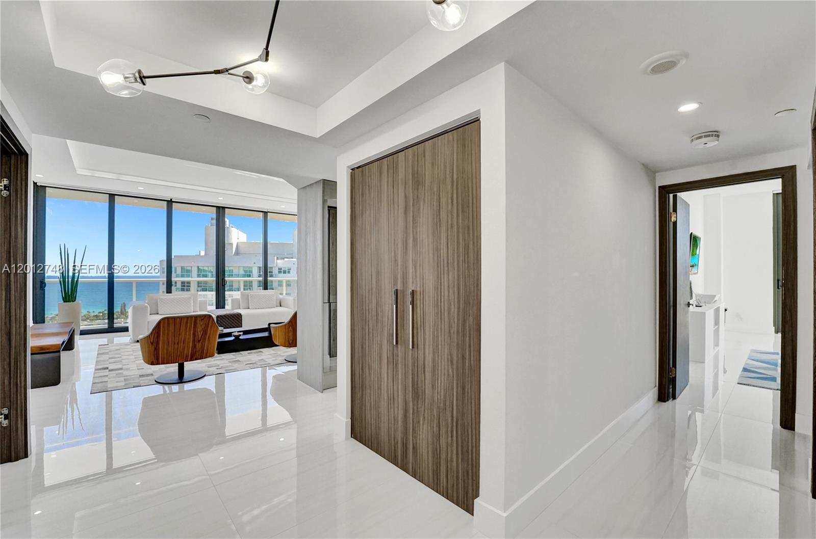 20281 E Country Club Dr #PH14, Aventura FL 33180