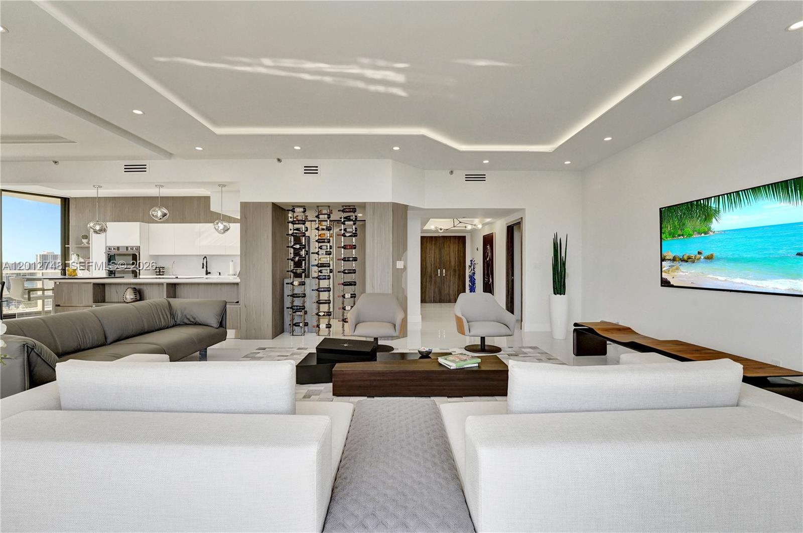 20281 E Country Club Dr #PH14, Aventura FL 33180