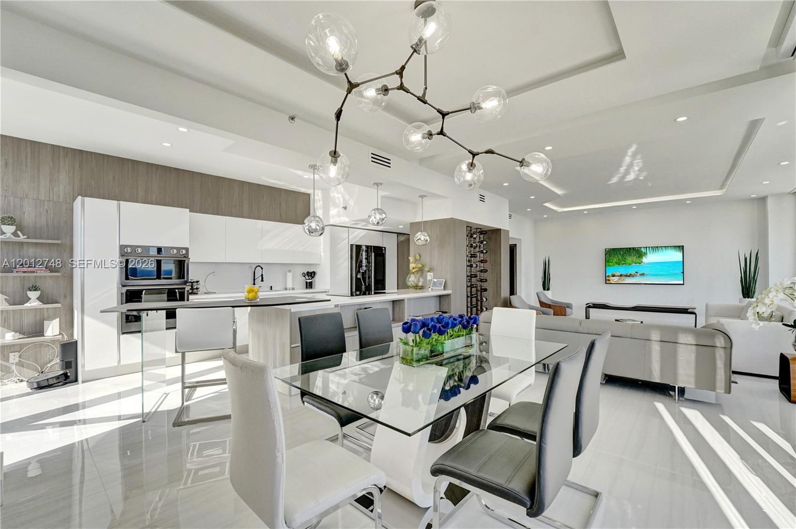 20281 E Country Club Dr #PH14, Aventura FL 33180