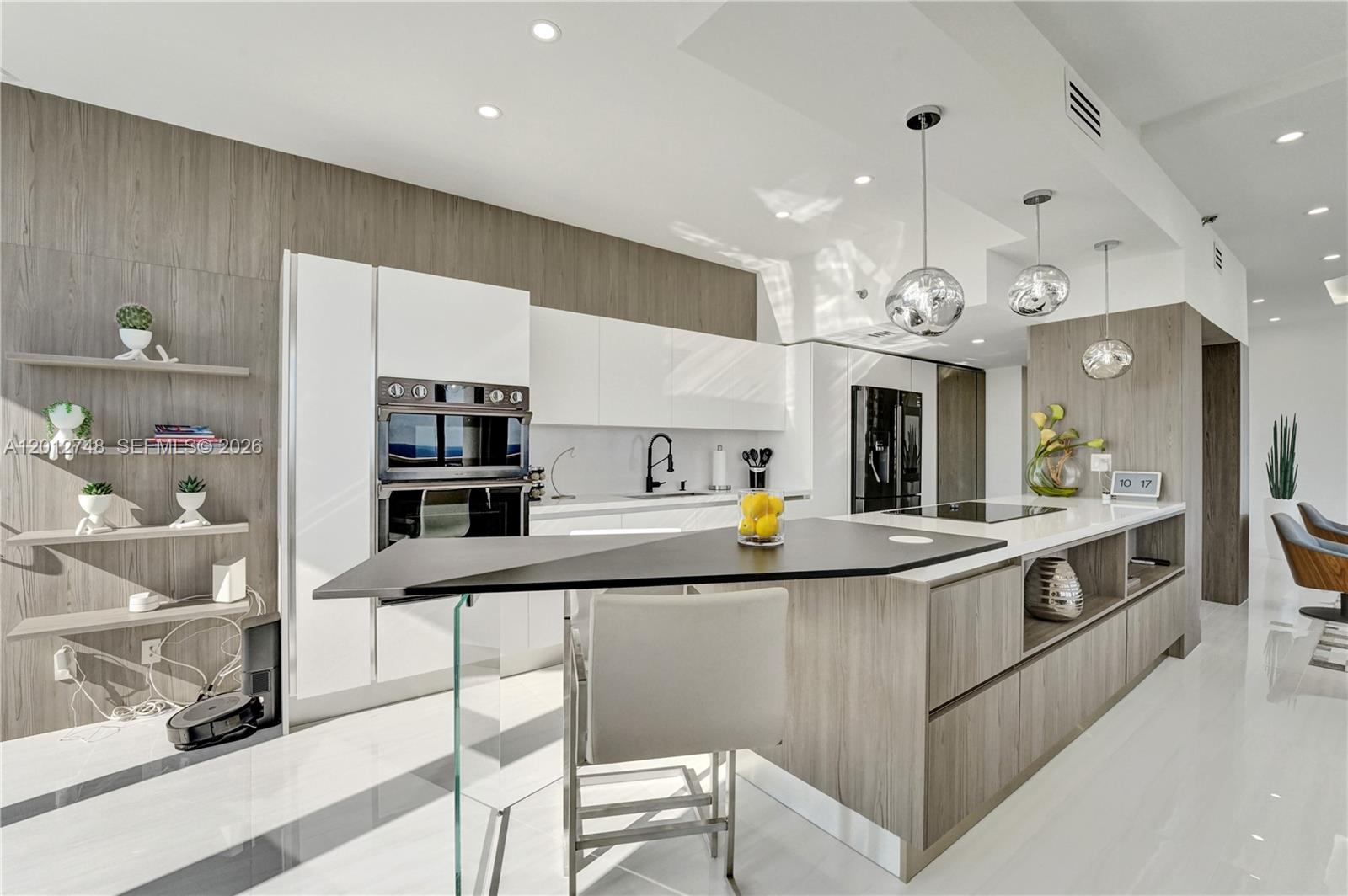 20281 E Country Club Dr #PH14, Aventura FL 33180
