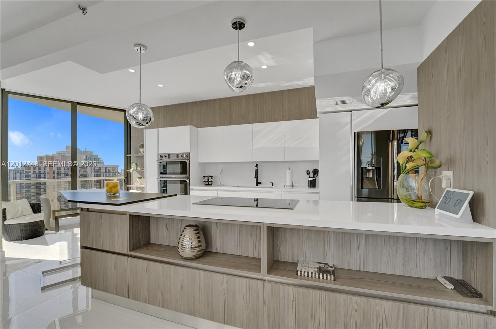 20281 E Country Club Dr #PH14, Aventura FL 33180