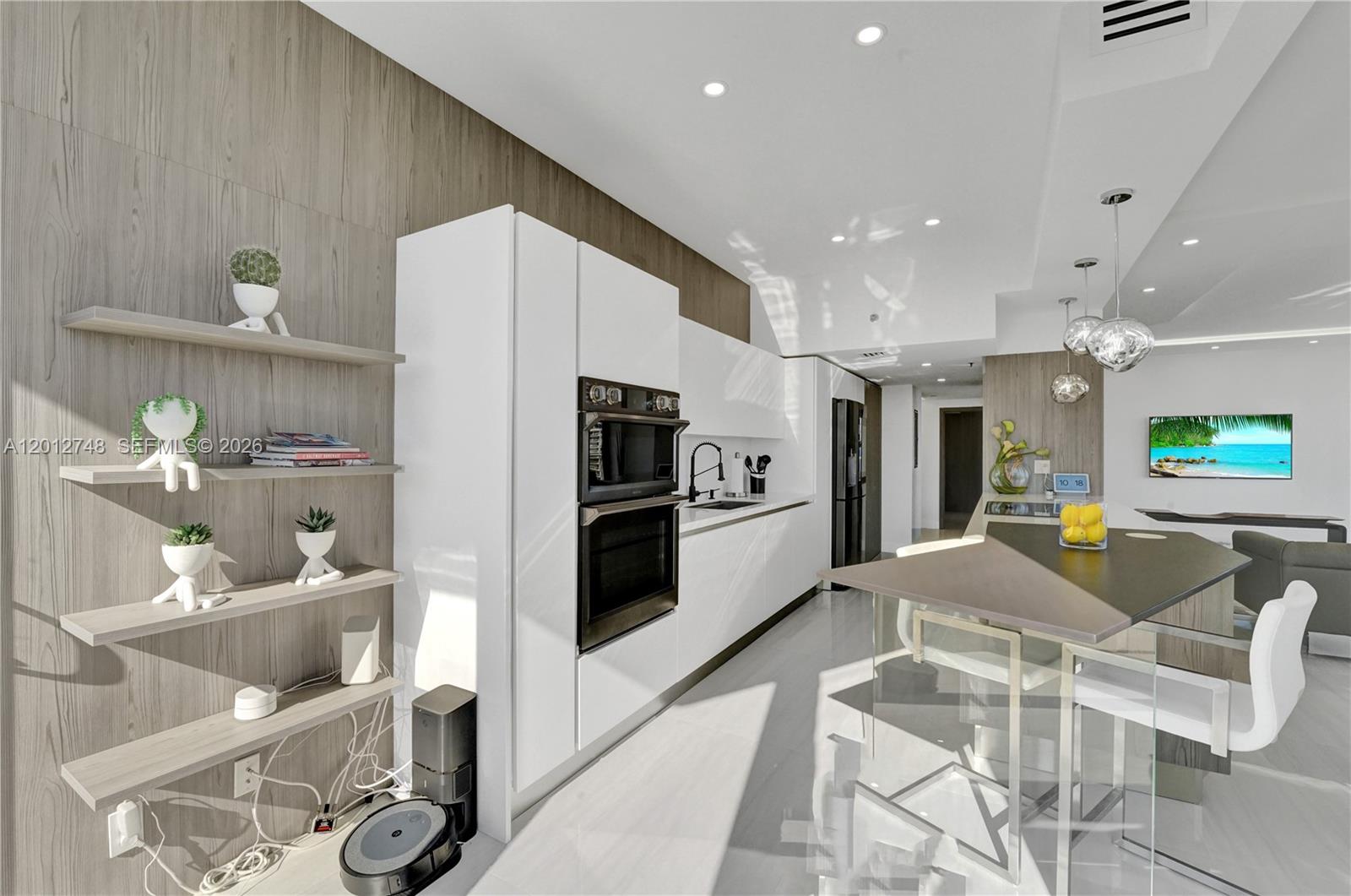20281 E Country Club Dr #PH14, Aventura FL 33180