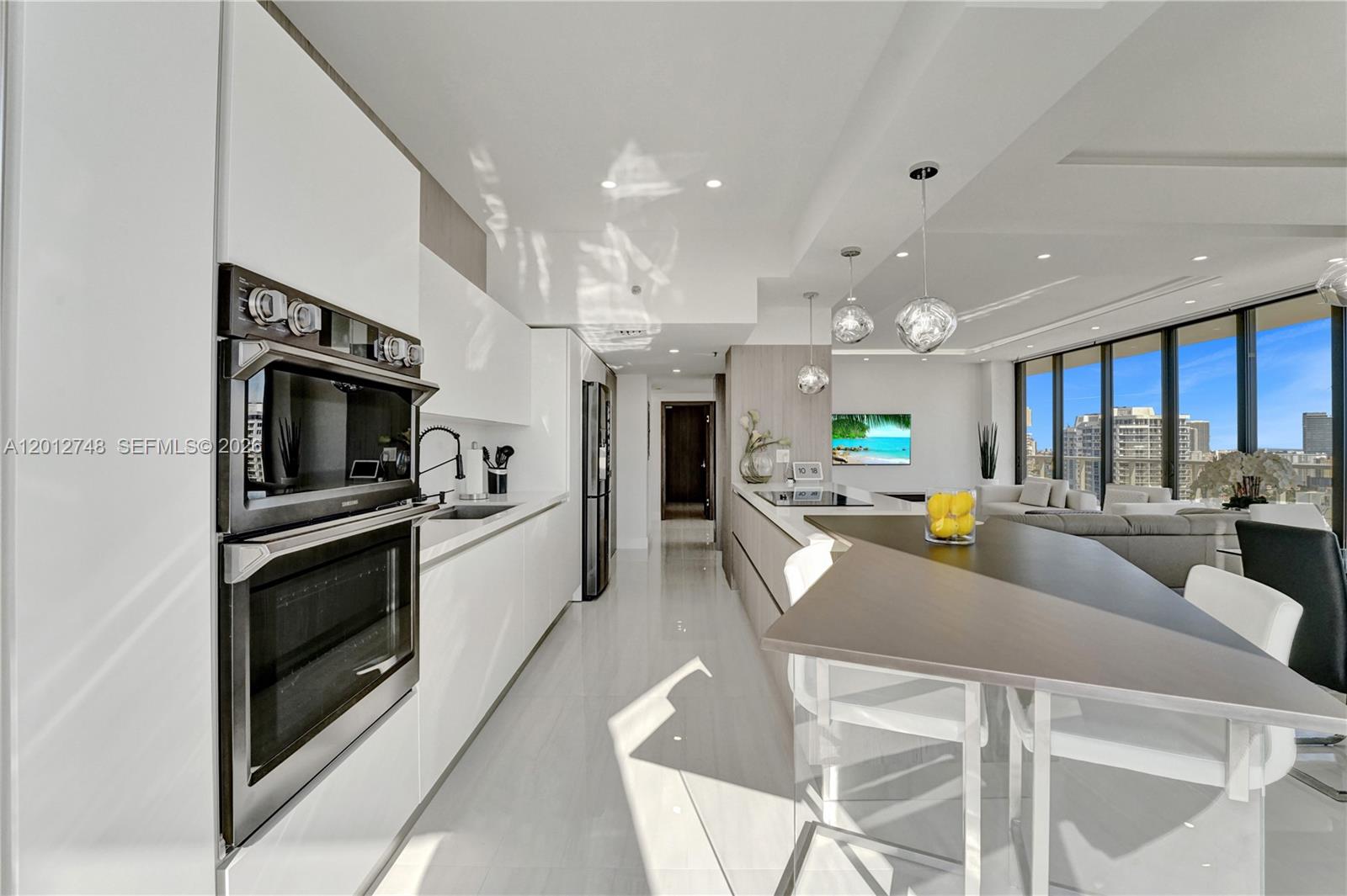 20281 E Country Club Dr #PH14, Aventura FL 33180