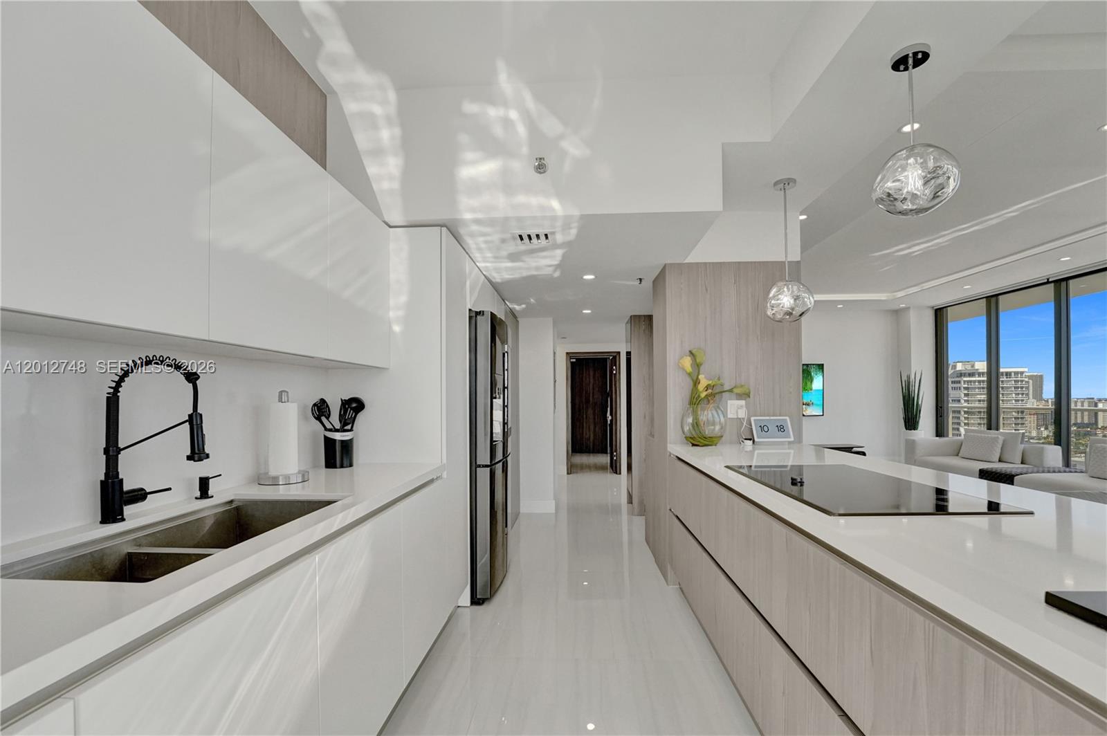 20281 E Country Club Dr #PH14, Aventura FL 33180