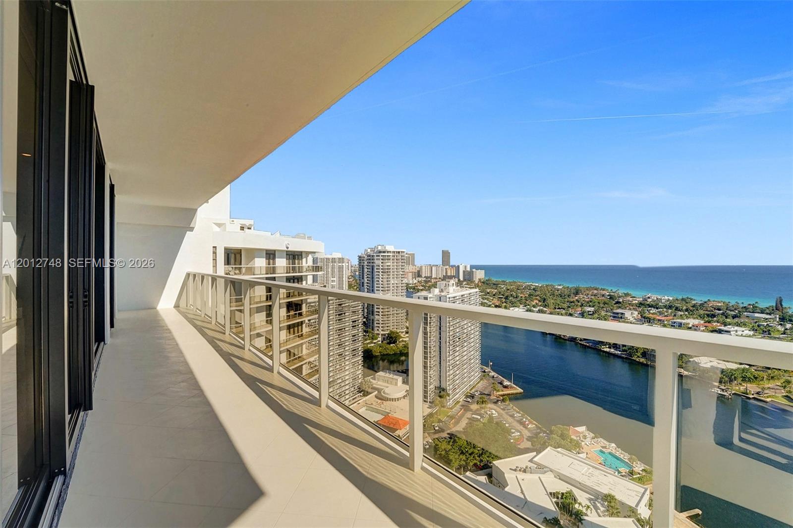 20281 E Country Club Dr #PH14, Aventura FL 33180