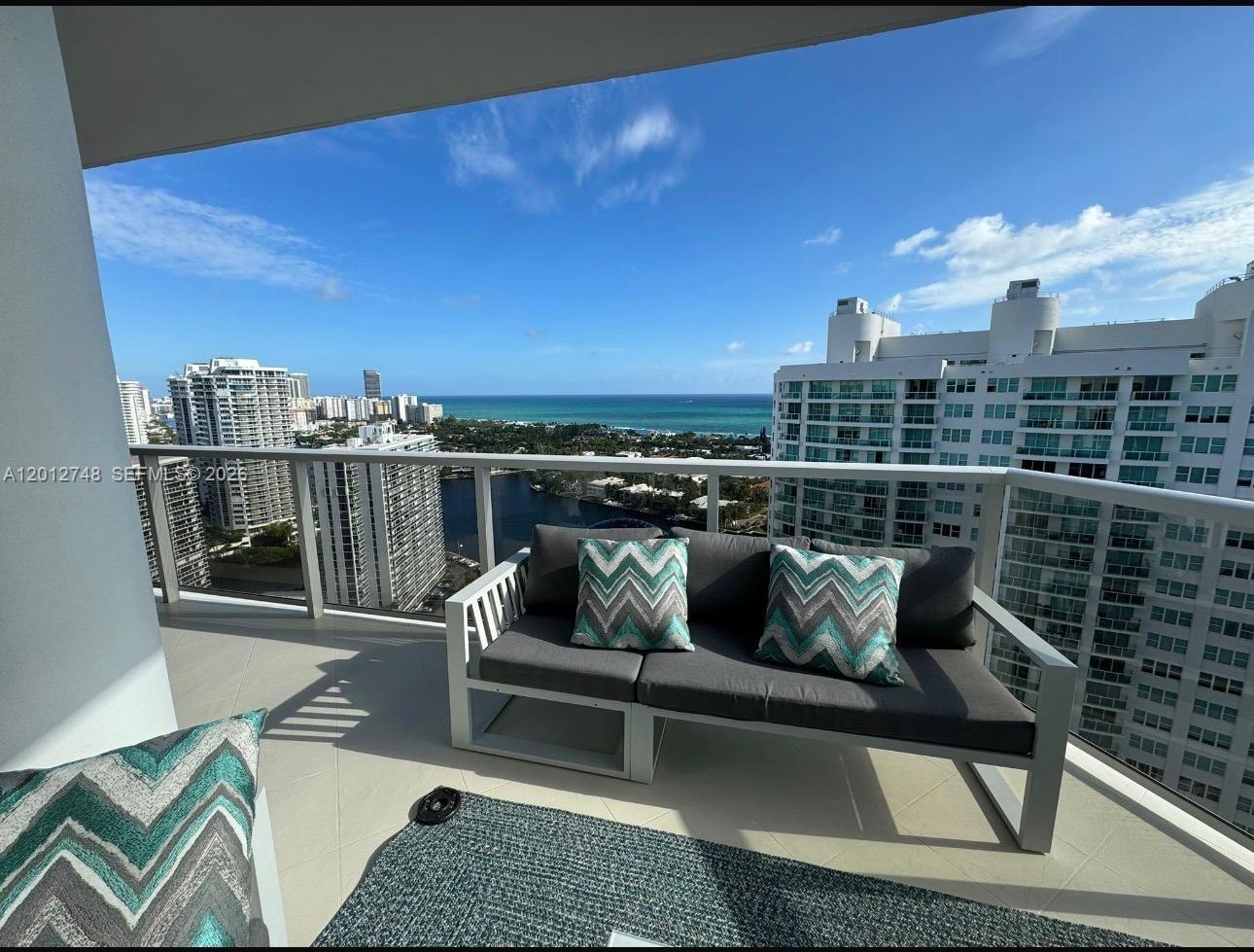 20281 E Country Club Dr #PH14, Aventura FL 33180
