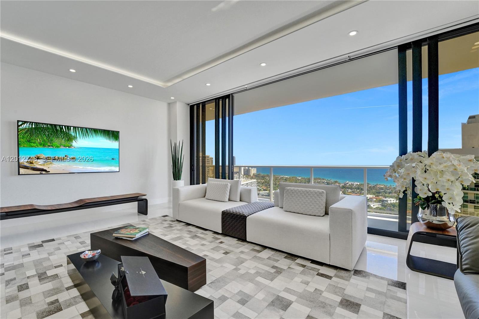 20281 E Country Club Dr #PH14, Aventura FL 33180