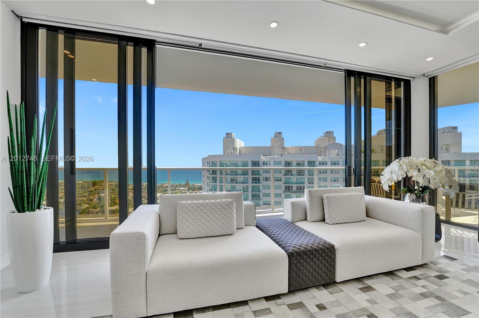 20281 E Country Club Dr #PH14, Aventura FL 33180