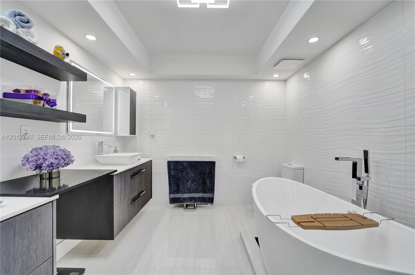 20281 E Country Club Dr #PH14, Aventura FL 33180