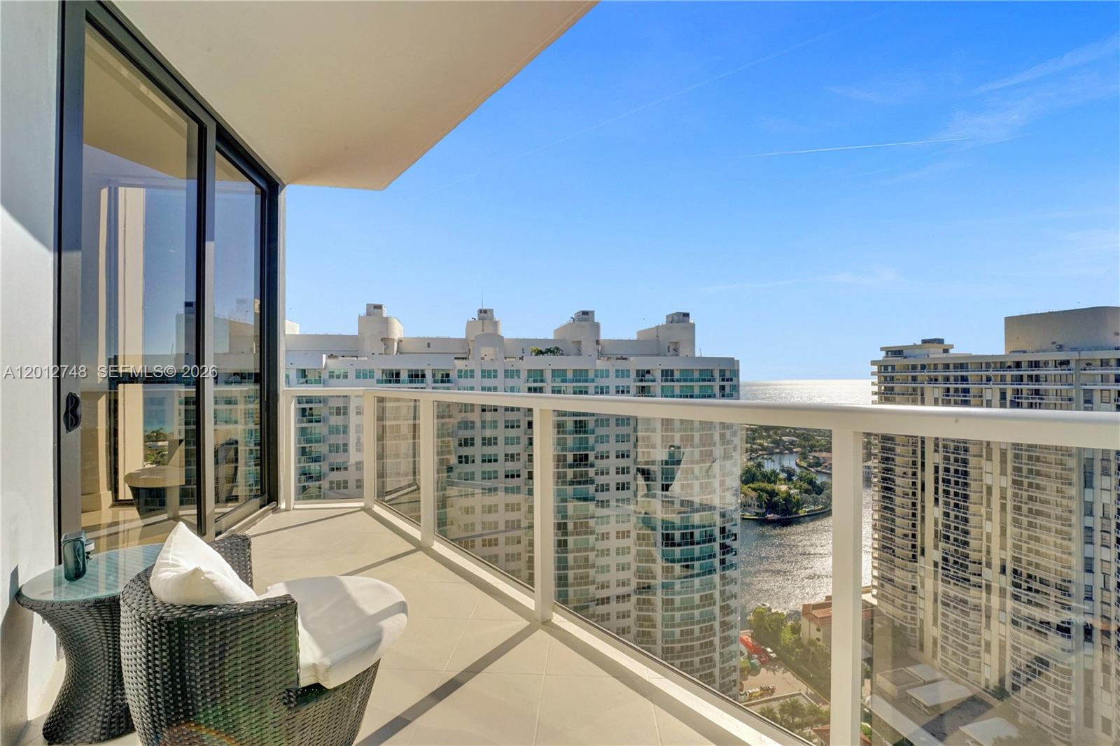 20281 E Country Club Dr #PH14, Aventura FL 33180