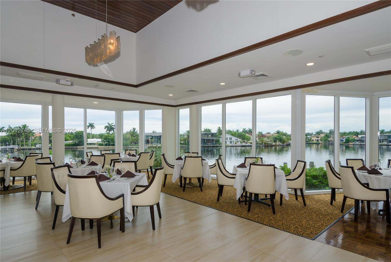 20281 E Country Club Dr #PH14, Aventura FL 33180