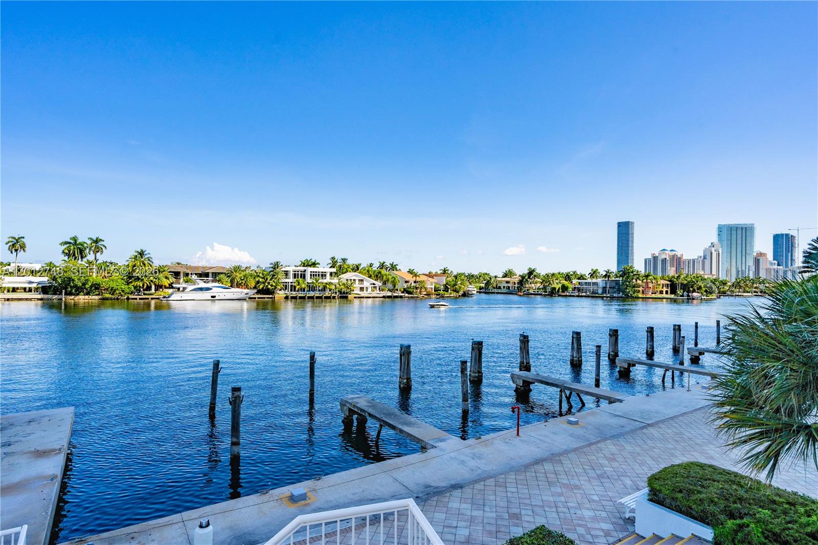 20281 E Country Club Dr #PH14, Aventura FL 33180