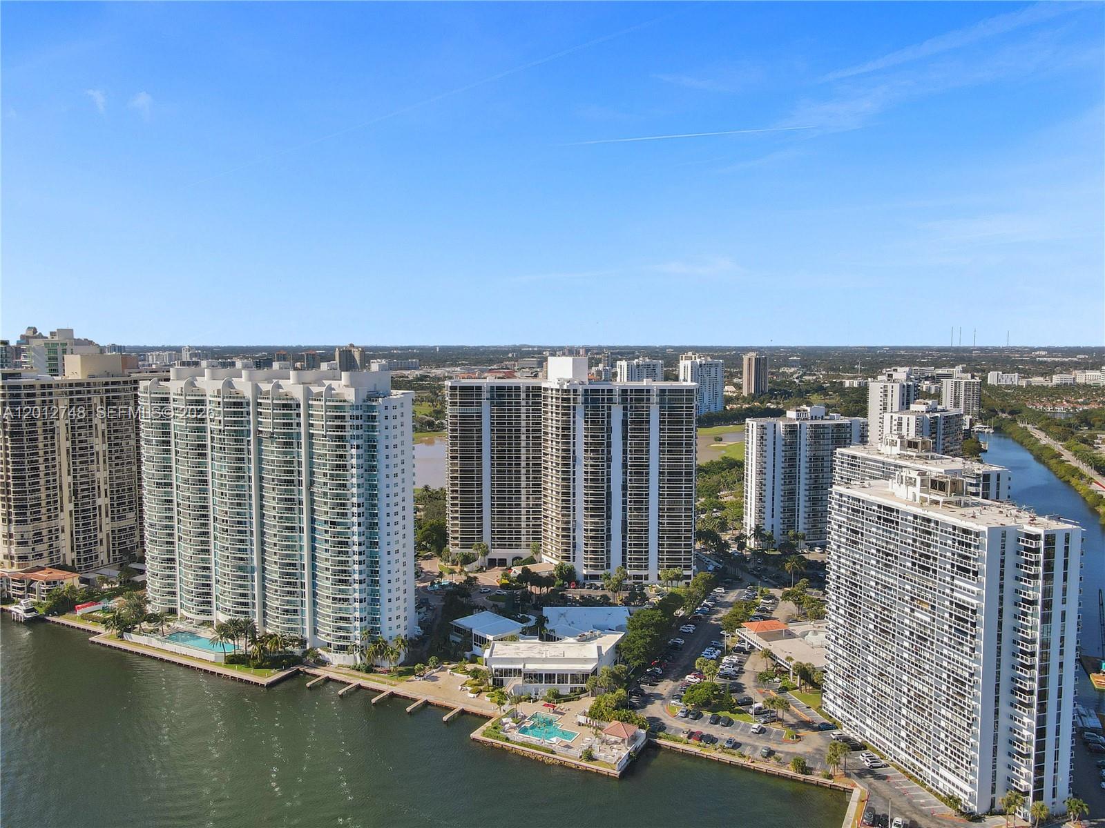 20281 E Country Club Dr #PH14, Aventura FL 33180