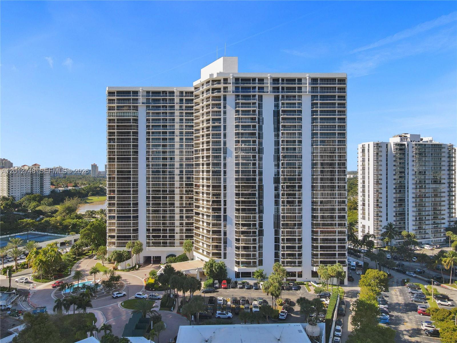 20281 E Country Club Dr #PH14, Aventura FL 33180