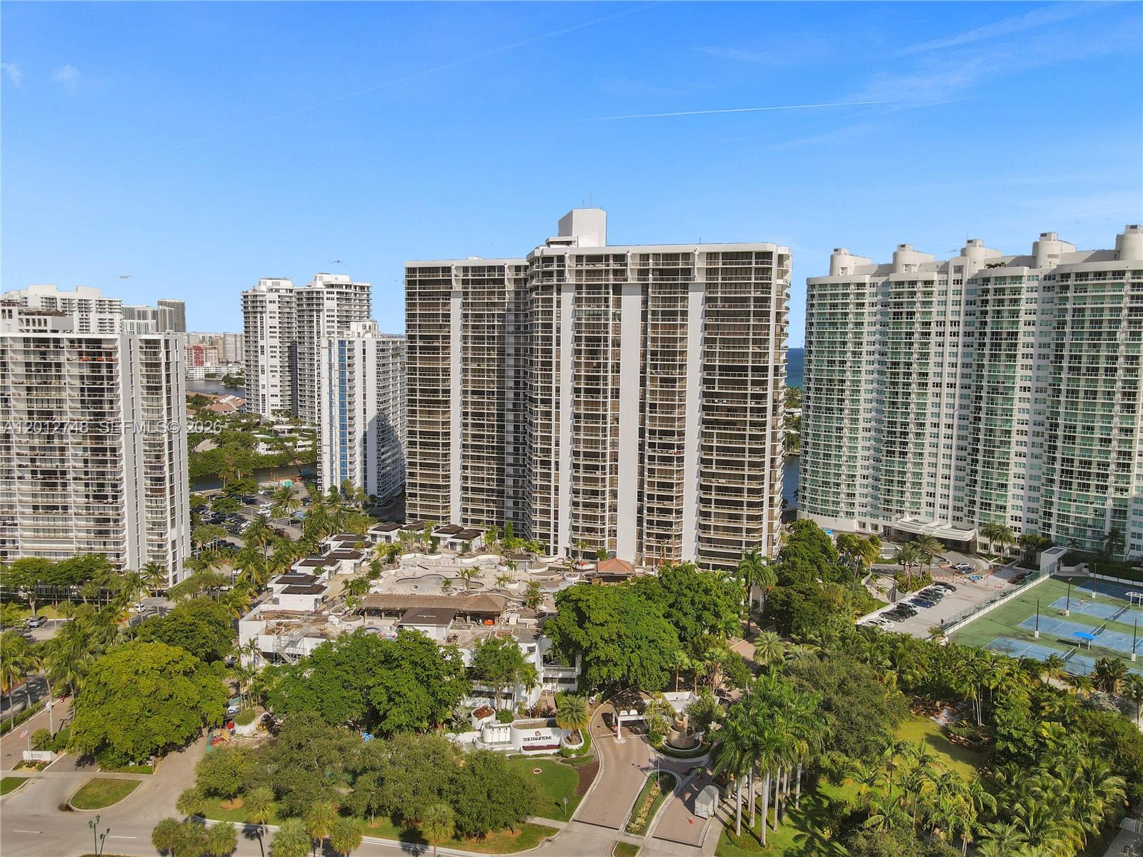 20281 E Country Club Dr #PH14, Aventura FL 33180