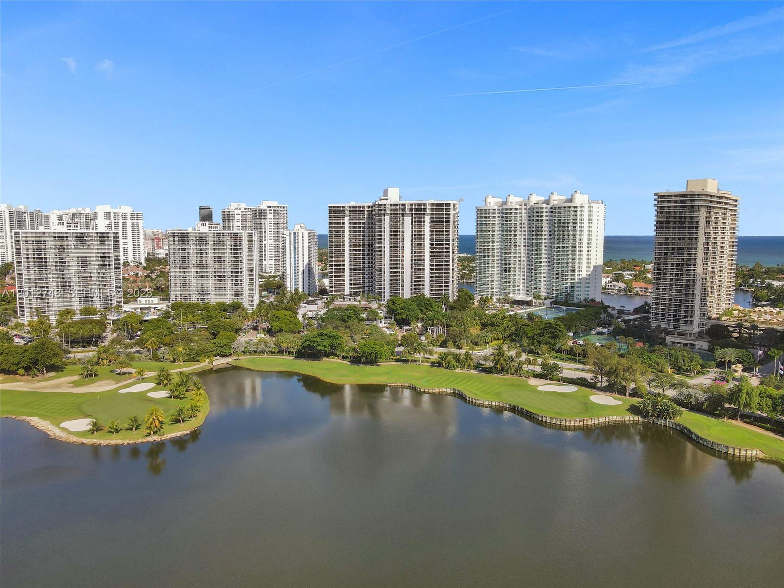 20281 E Country Club Dr #PH14, Aventura FL 33180