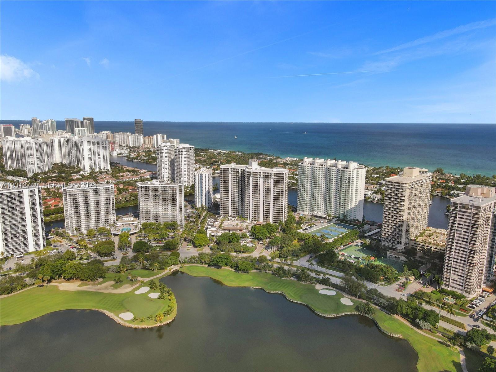20281 E Country Club Dr #PH14, Aventura FL 33180