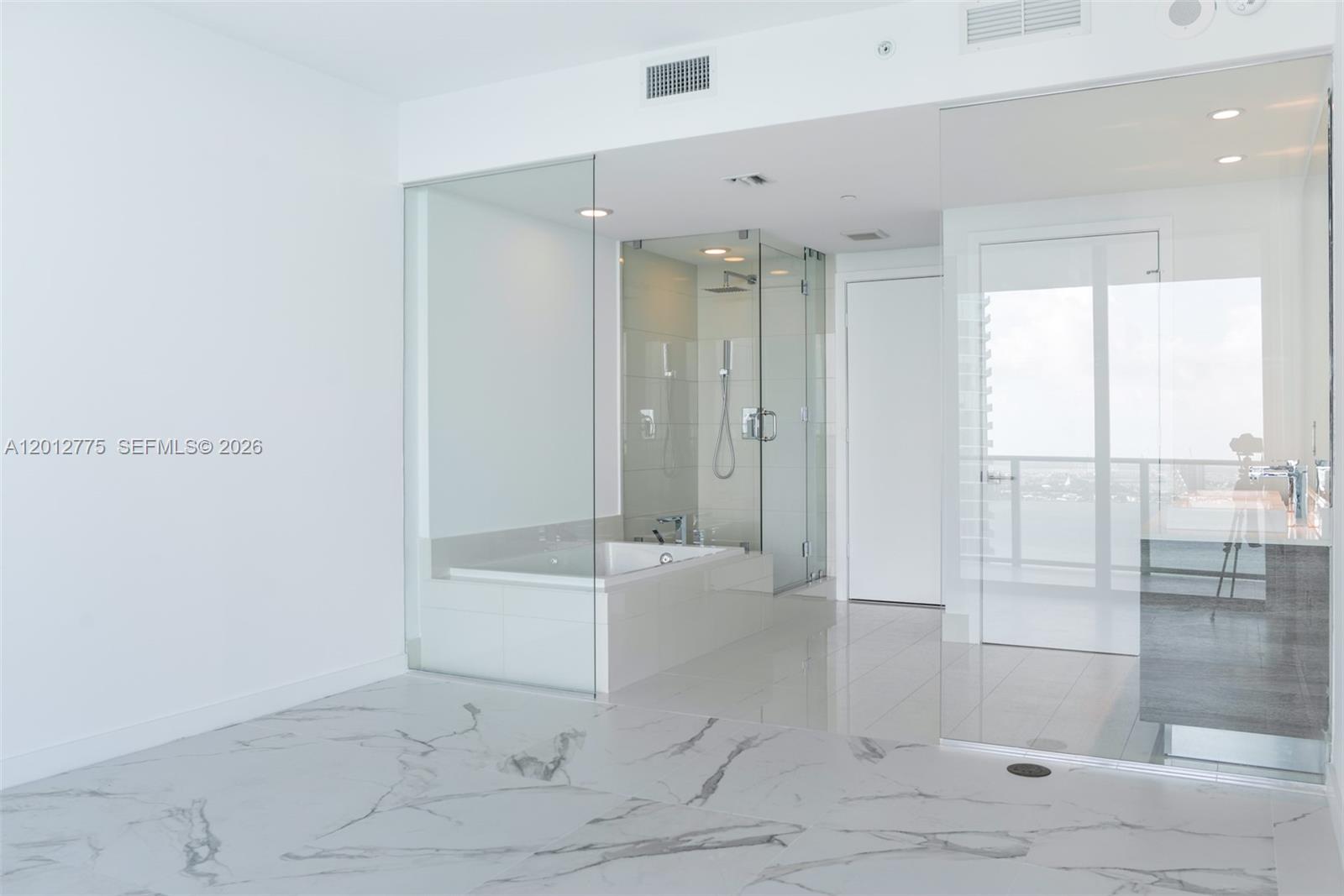 650 NE 32nd St #2804, Miami FL 33137
