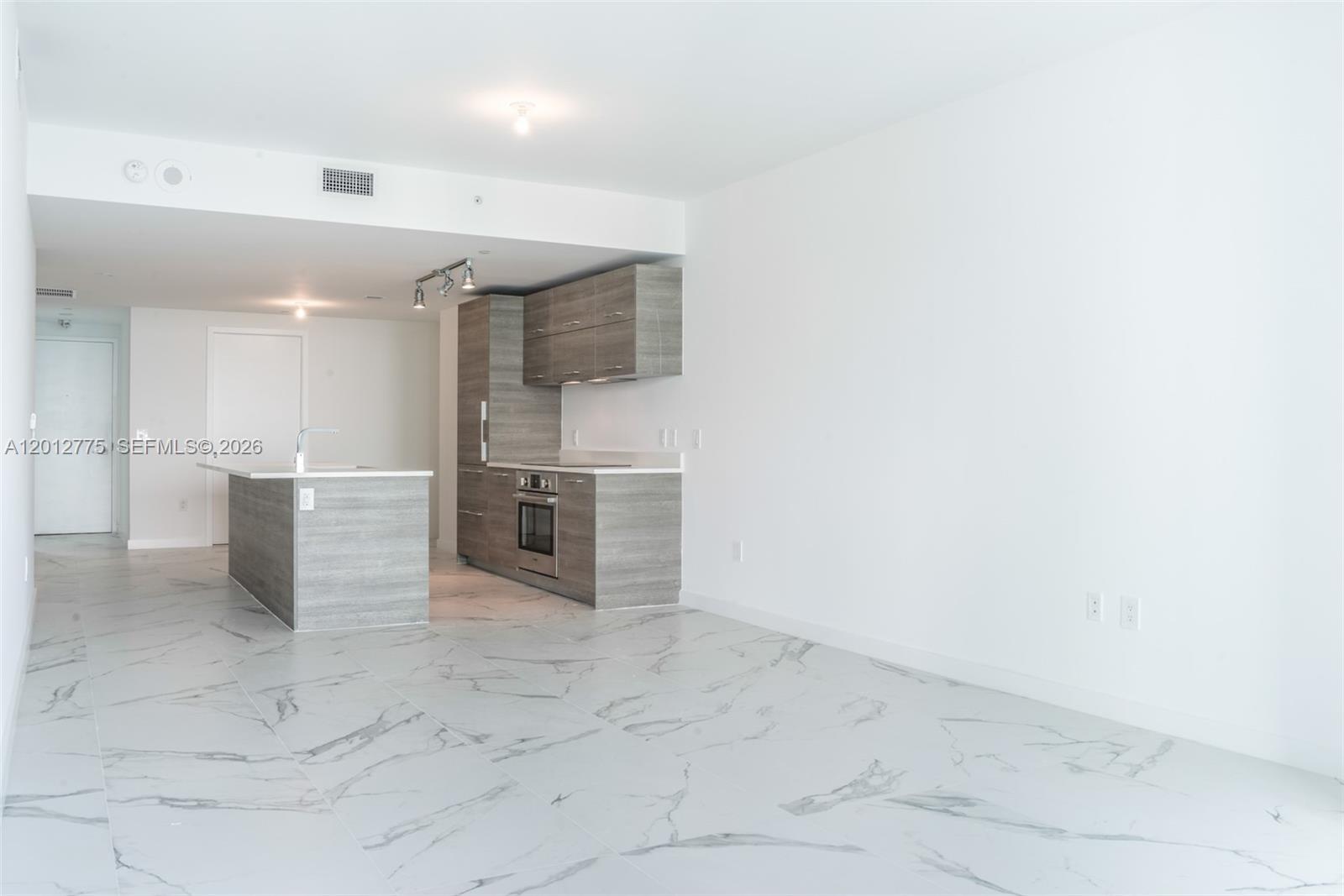 650 NE 32nd St #2804, Miami FL 33137