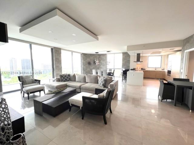 17111 Biscayne Blvd #2102, North Miami Beach FL 33160
