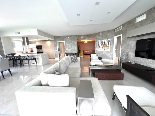 17111 Biscayne Blvd #2102, North Miami Beach FL 33160