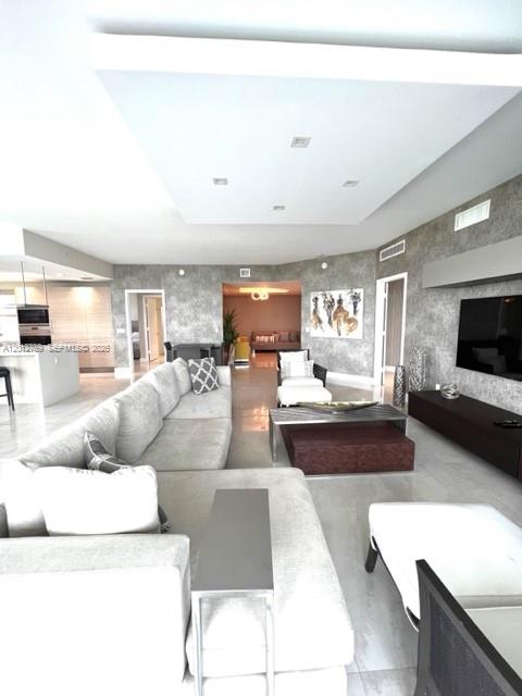 17111 Biscayne Blvd #2102, North Miami Beach FL 33160