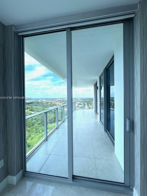 17111 Biscayne Blvd #2102, North Miami Beach FL 33160