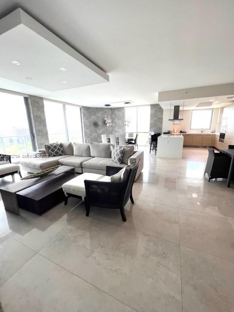 17111 Biscayne Blvd #2102, North Miami Beach FL 33160