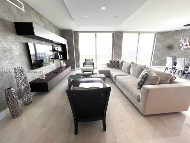 17111 Biscayne Blvd #2102, North Miami Beach FL 33160
