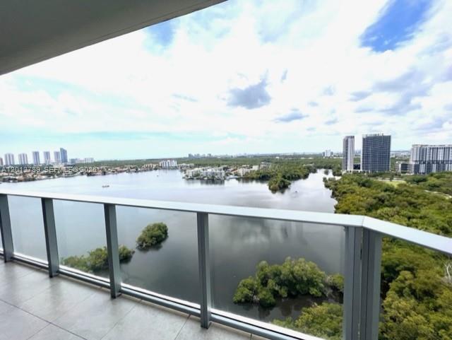 17111 Biscayne Blvd #2102, North Miami Beach FL 33160
