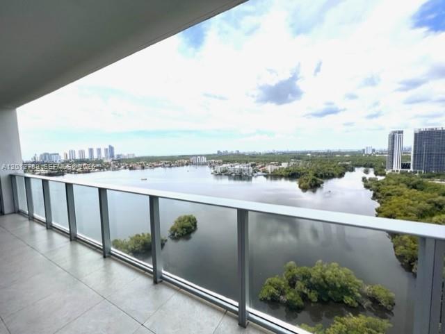 17111 Biscayne Blvd #2102, North Miami Beach FL 33160