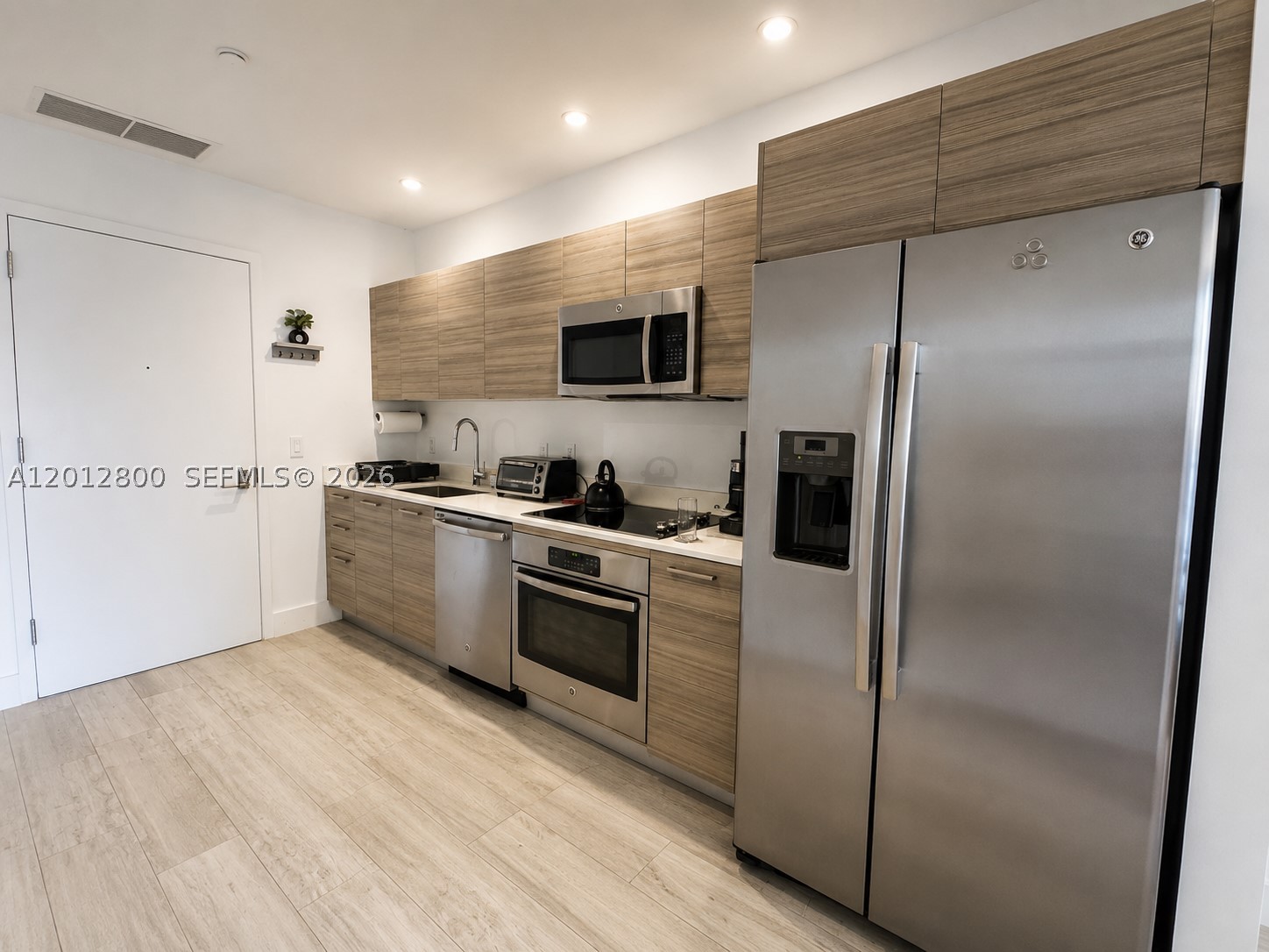 121 NE 34th St #L601, Miami FL 33137